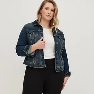 Torrid  Plus Size 6X  Medium Wash, Trucker Denim Jean Jacket, NWOT, Trendy Fash
